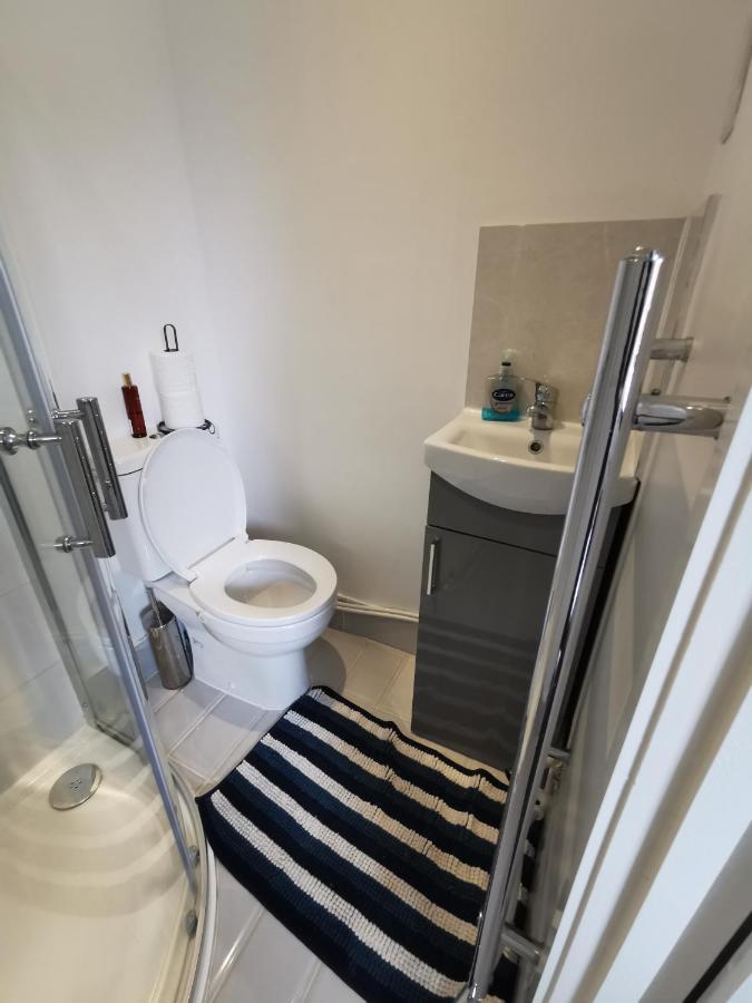 Studio Self Contained Double Bedroom Лондон Экстерьер фото